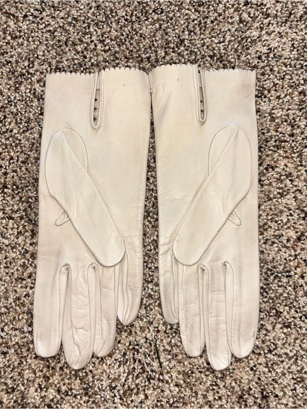 Vintage ivory leather gloves cutout detailing soft 7 1/2 never worn classic